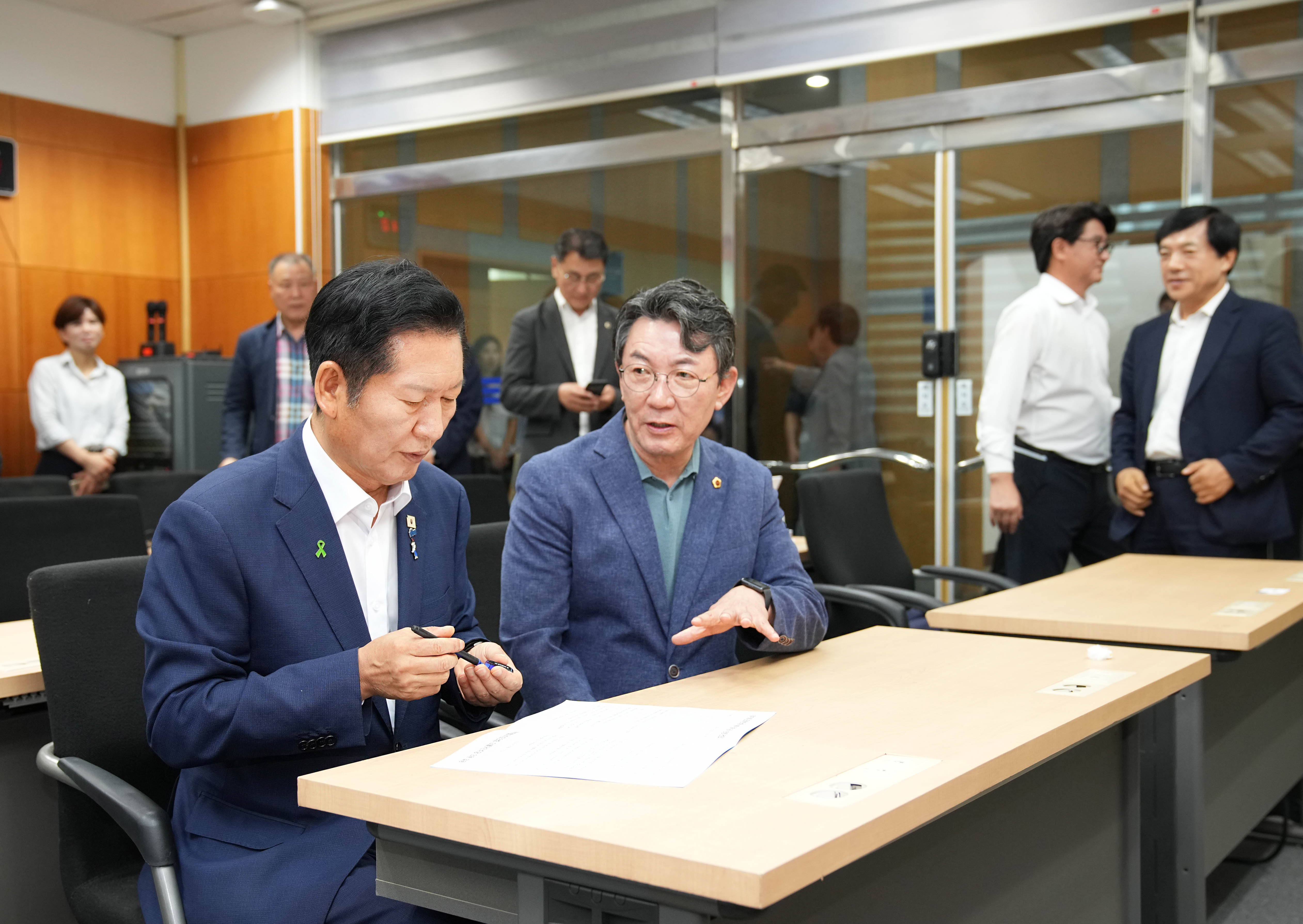 도의회 더불어민주당, 당 대표 후보들에게 정부 메가프로젝트 후속 계획 등 공약 반영 건의 4