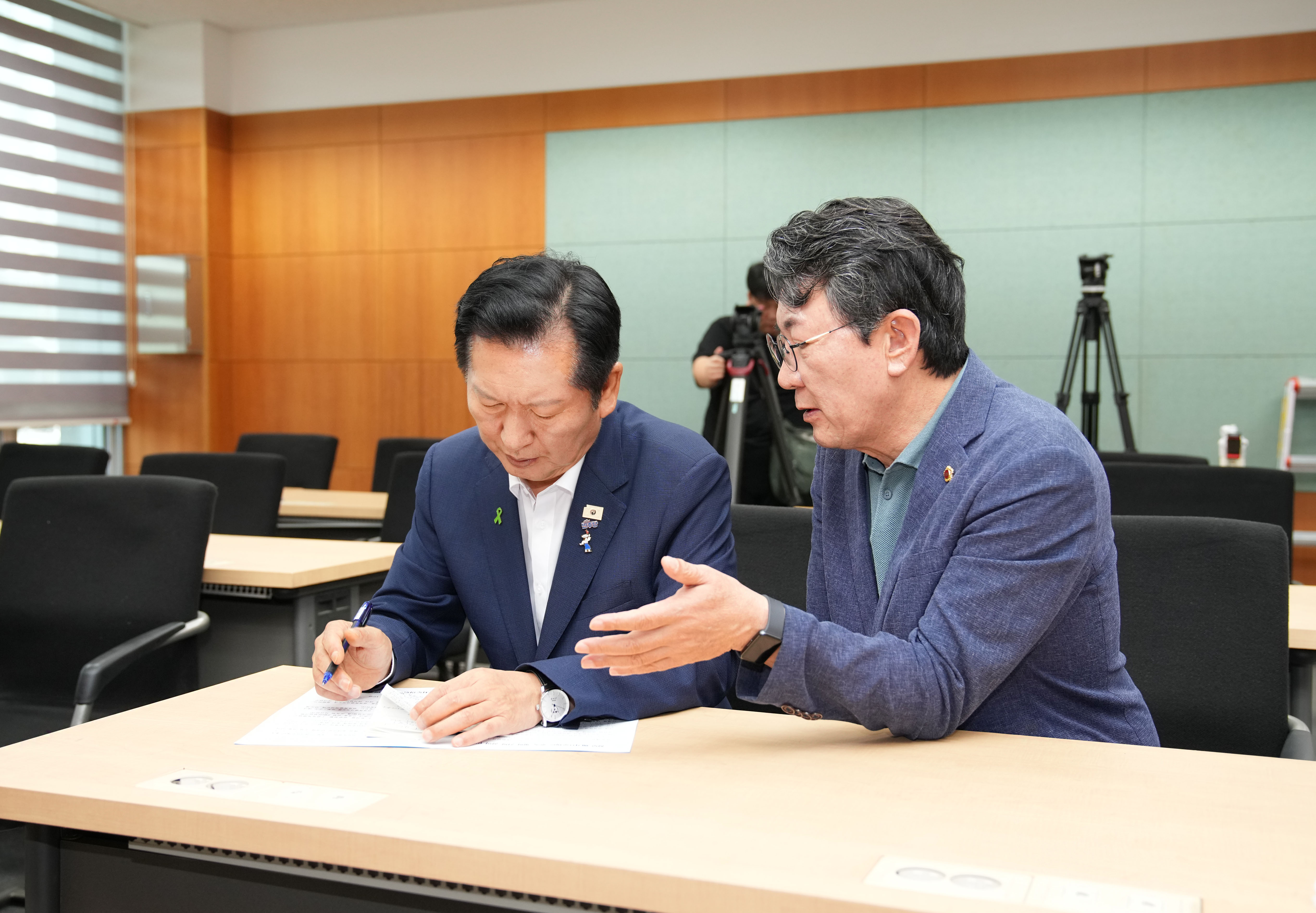 도의회 더불어민주당, 당 대표 후보들에게 정부 메가프로젝트 후속 계획 등 공약 반영 건의 3