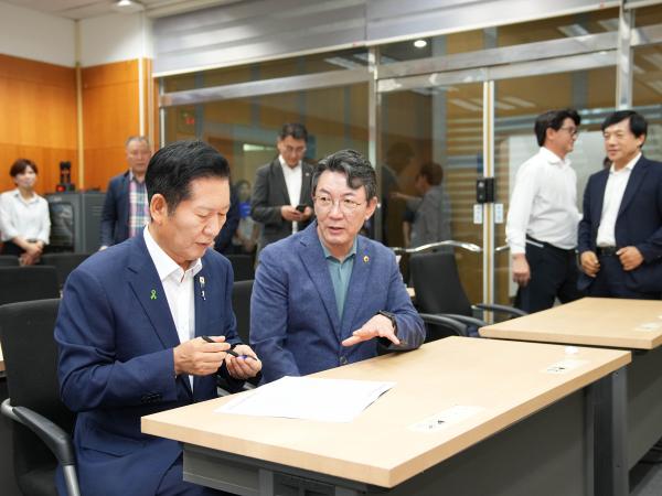 도의회 더불어민주당, 당 대표 후보들에게 정부 메가프로젝트 후속 계획 등 공약 반영 건의 4