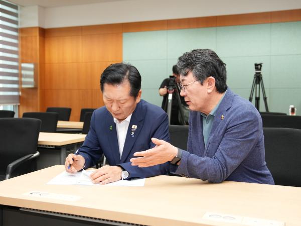 도의회 더불어민주당, 당 대표 후보들에게 정부 메가프로젝트 후속 계획 등 공약 반영 건의 3