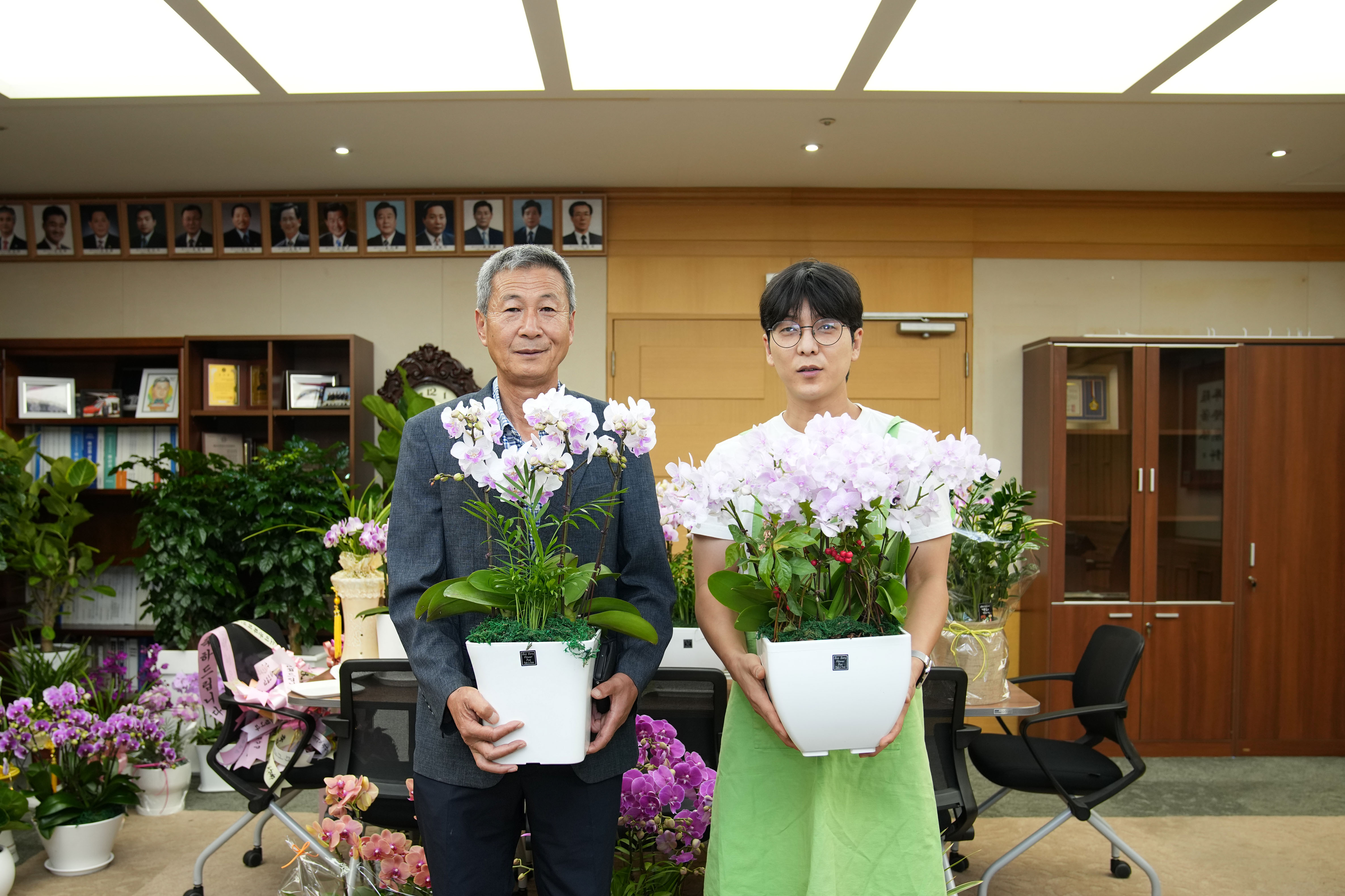 박정규 도의회 제2부의장, 취임 축하 화분 아름다운 가게에 기증 2
