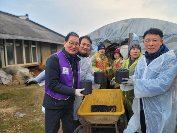 임승식 도의원, 연탄나눔 봉사활동 전개 2