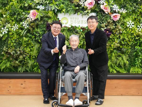 문승우 전북도의회의장, 전북유일 생존애국지사 위문 3