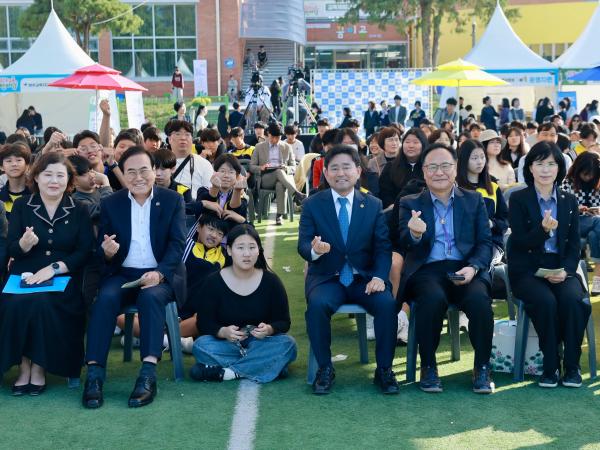 윤수봉 의원, 완주교육 한마당, 지역 교육 발전 뿌듯해 2