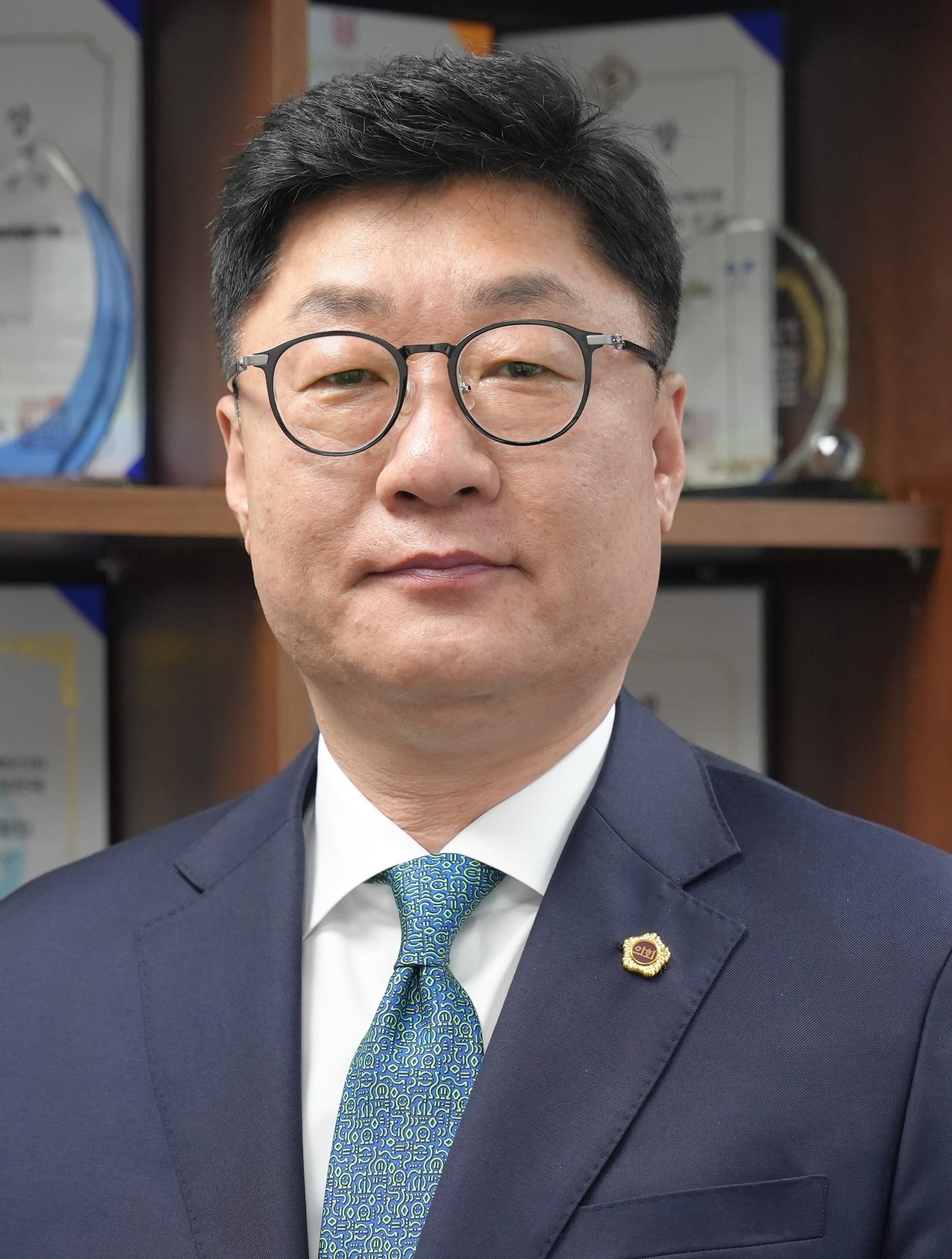 장연국 도의원, 도의회 민주당 신임 원내대표로 선출 2