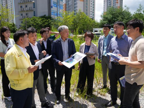 윤수봉 도의원,지사울공원 공영주차장조성사업 현장 점검 2