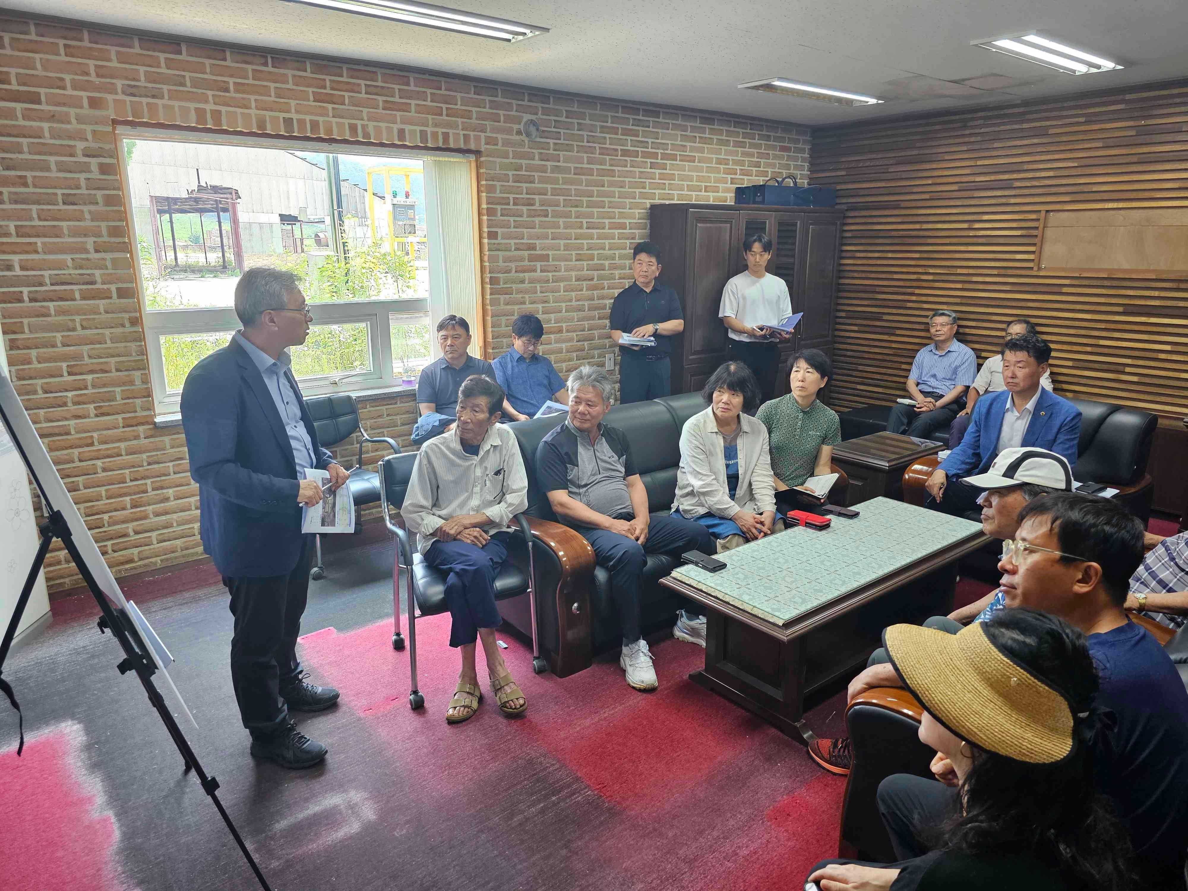 김동구 도의원, 군산산곡지구농촌공간정비사업 현장점검 2