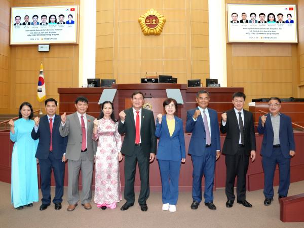 전북자치도의회, 베트남 닥락성 인민의회 대표단 만나 2