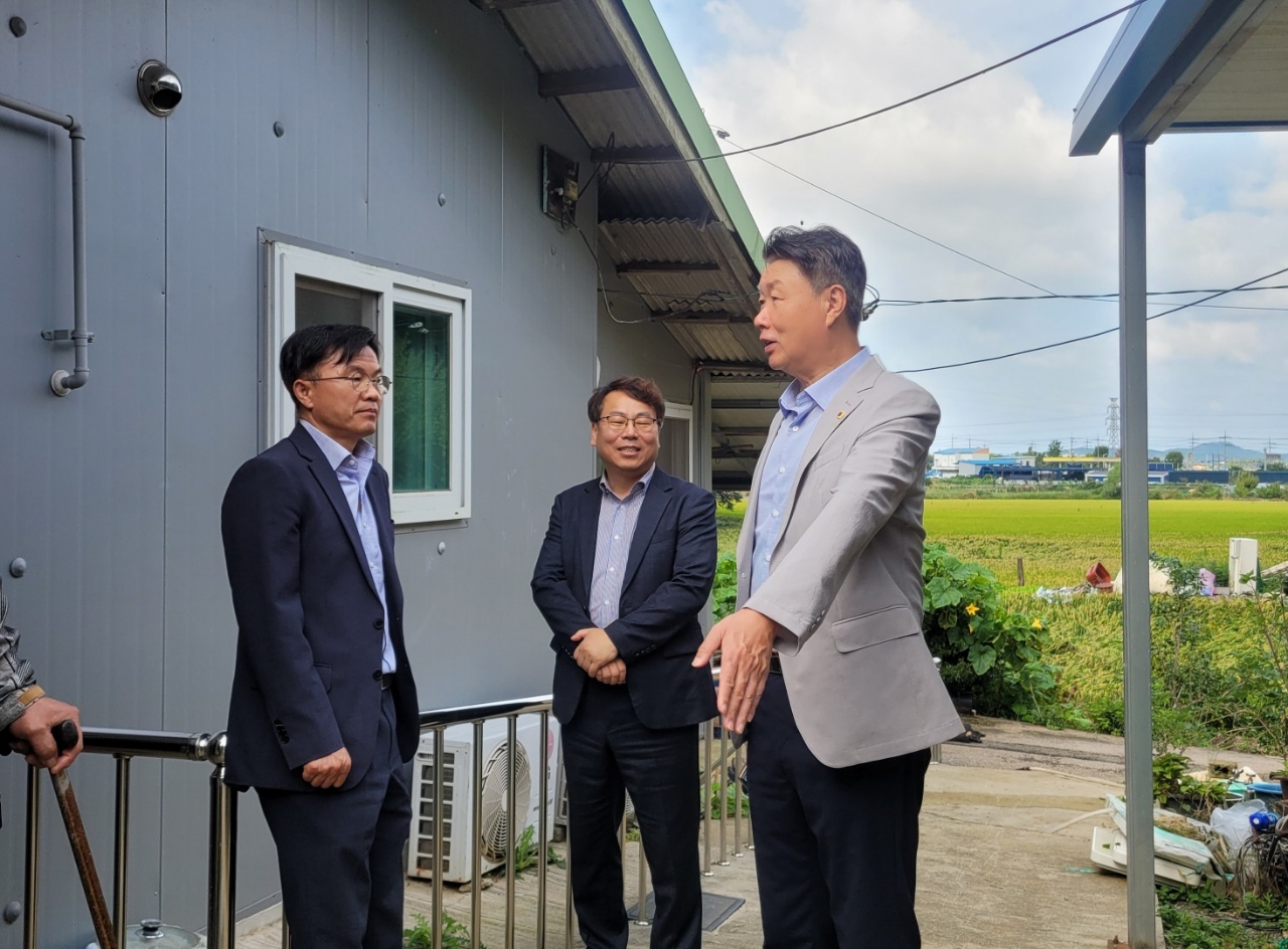 김동구 의원, 장애인가구 주거환경 개선 현장 점검 나서 2