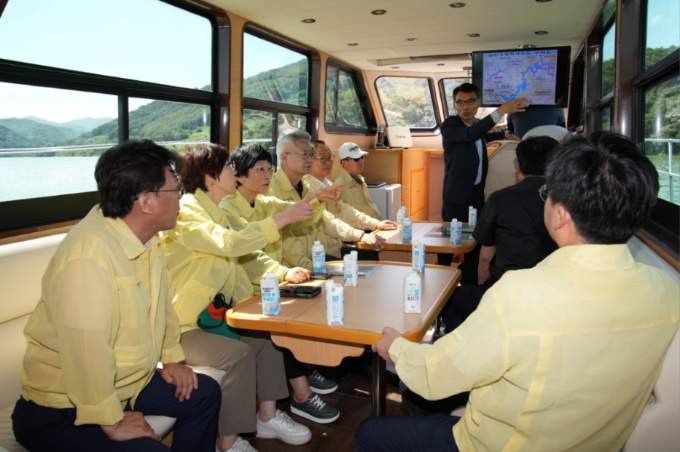도의회 농업복지환경위원회, 옥정호 녹조 현장·보건환경연구원 찾아… 환경안전 실태 점검 3