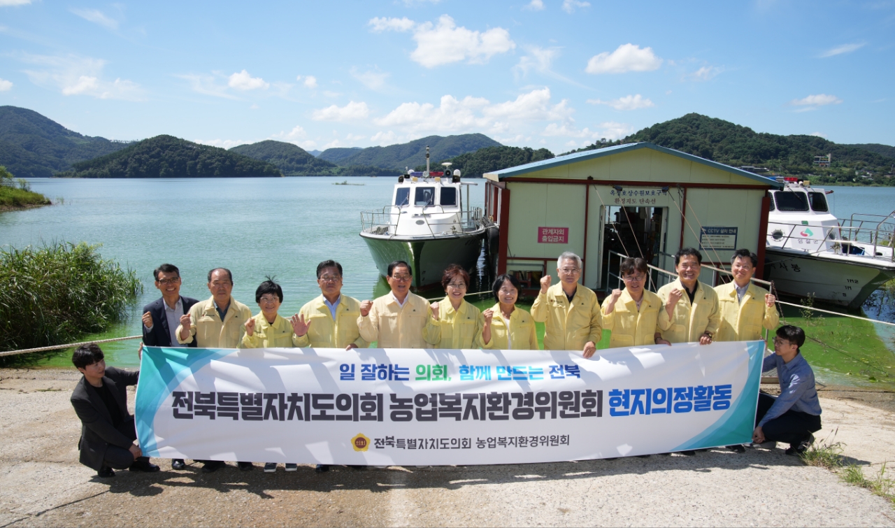 도의회 농업복지환경위원회, 옥정호 녹조 현장·보건환경연구원 찾아… 환경안전 실태 점검 4