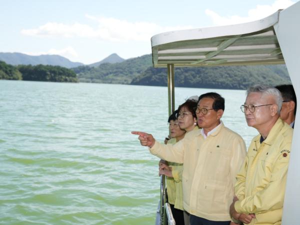 도의회 농업복지환경위원회, 옥정호 녹조 현장·보건환경연구원 찾아… 환경안전 실태 점검 2