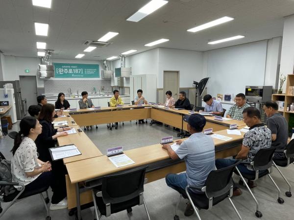 권요안 의원, 완주군 시설상추 연작피해 현장 간담회 개최 2