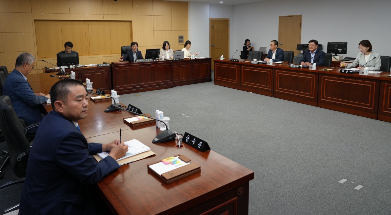 도의회 균형발전특위 활동마무리…결과보고서 채택 2