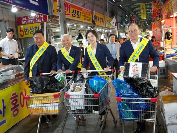 전북도의회, 추석명절 전통시장장보기 및 복지시설위문 2