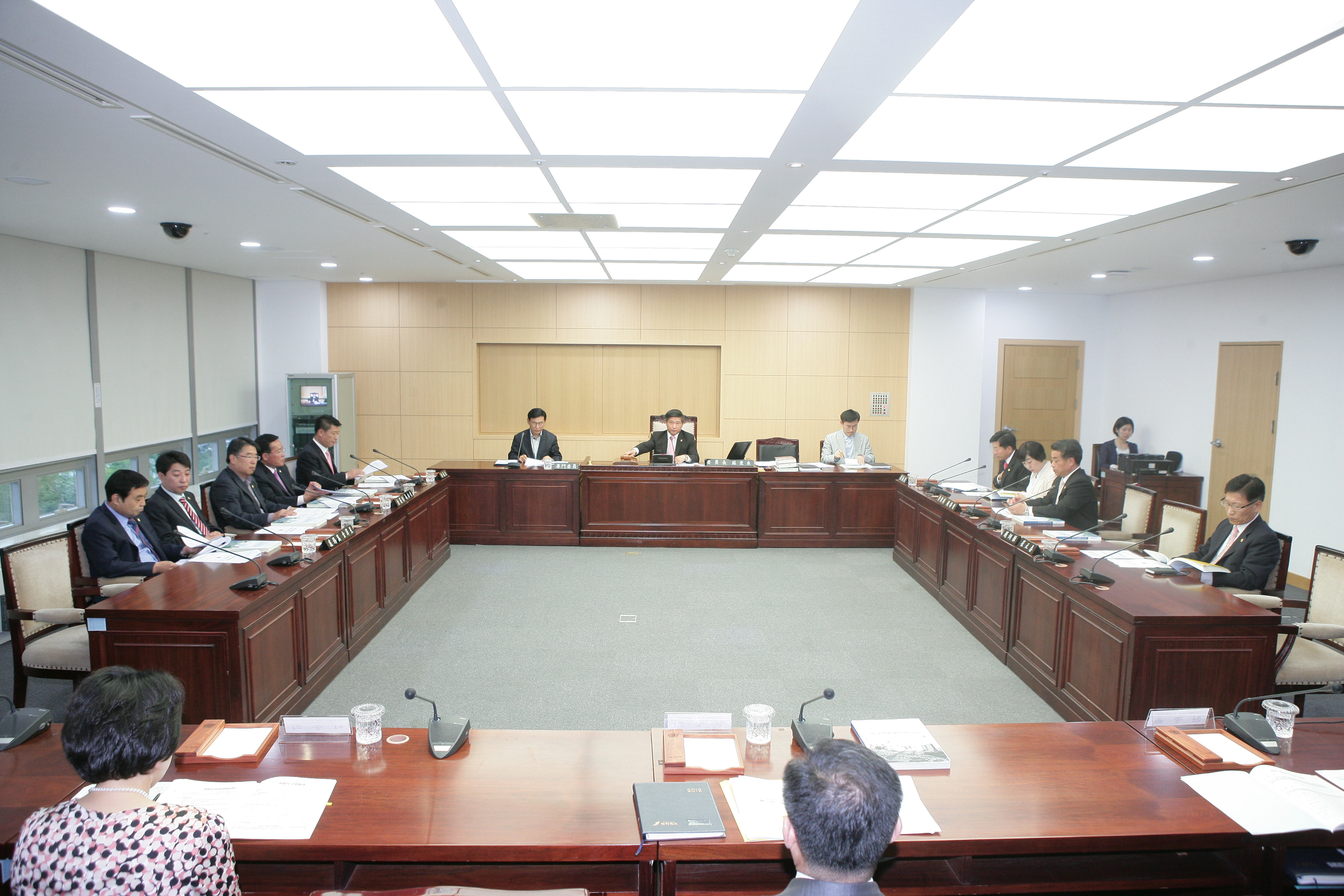 도민과 호흡, 박수치고 박수 받는 의회 확립 2