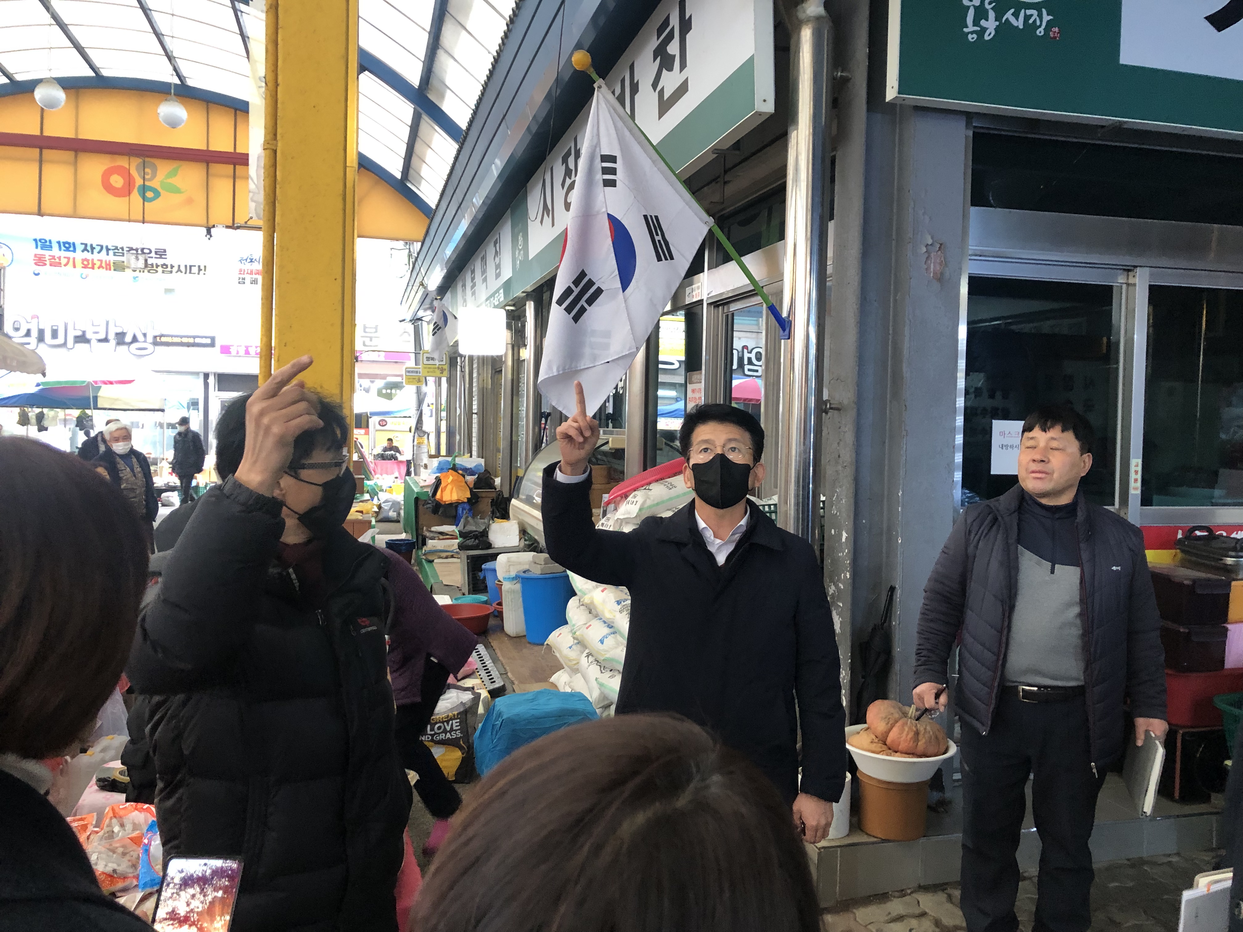 권요안 의원, 완주 봉동생강골시장 환경개선 현장점검 및 간담회 3