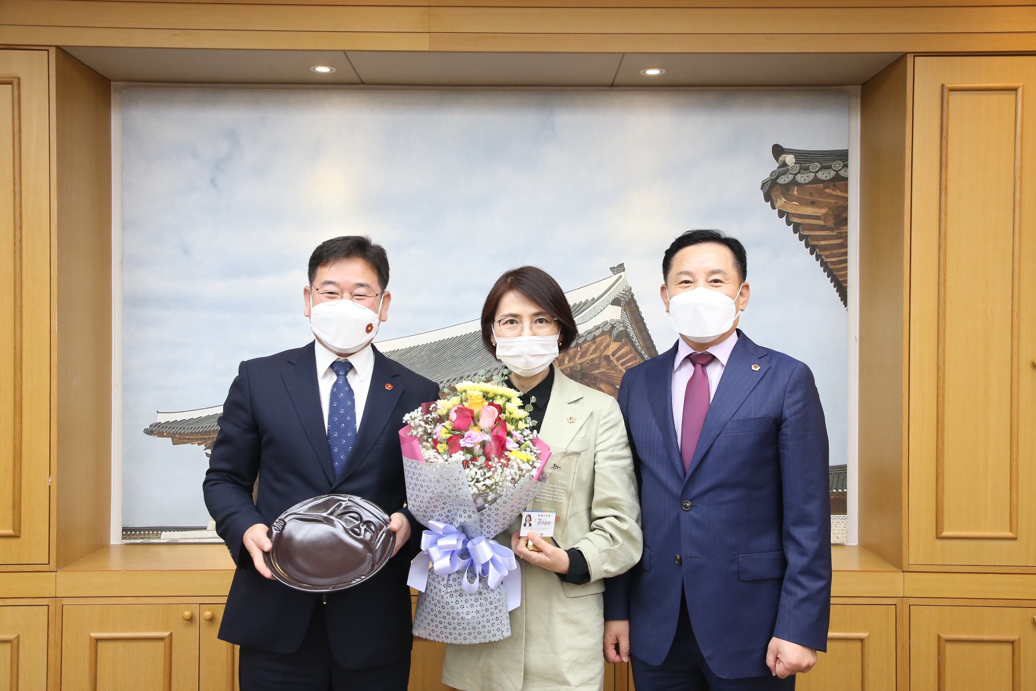 국주영은 의원, 제주명예도민증 받아 3