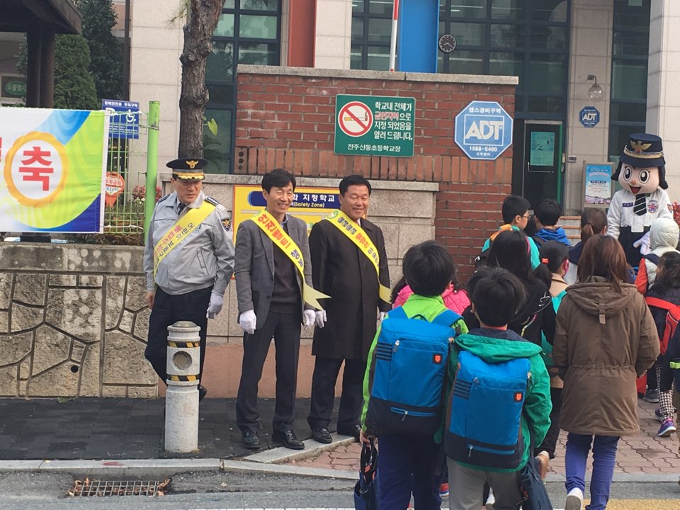 양용모 의원 등굣길 교통안전 캠페인을 실시 3