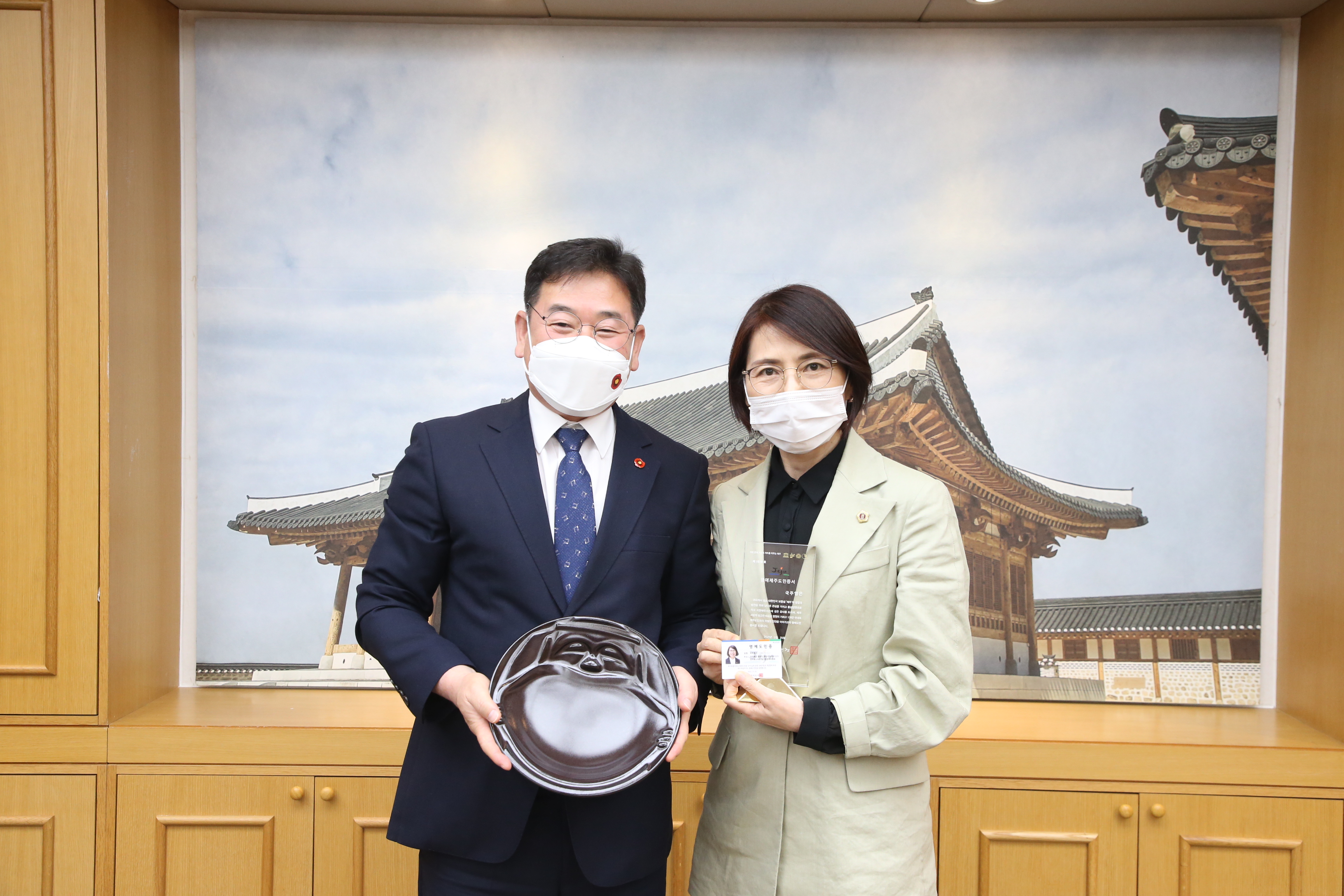 국주영은 의원, 제주명예도민증 받아 2