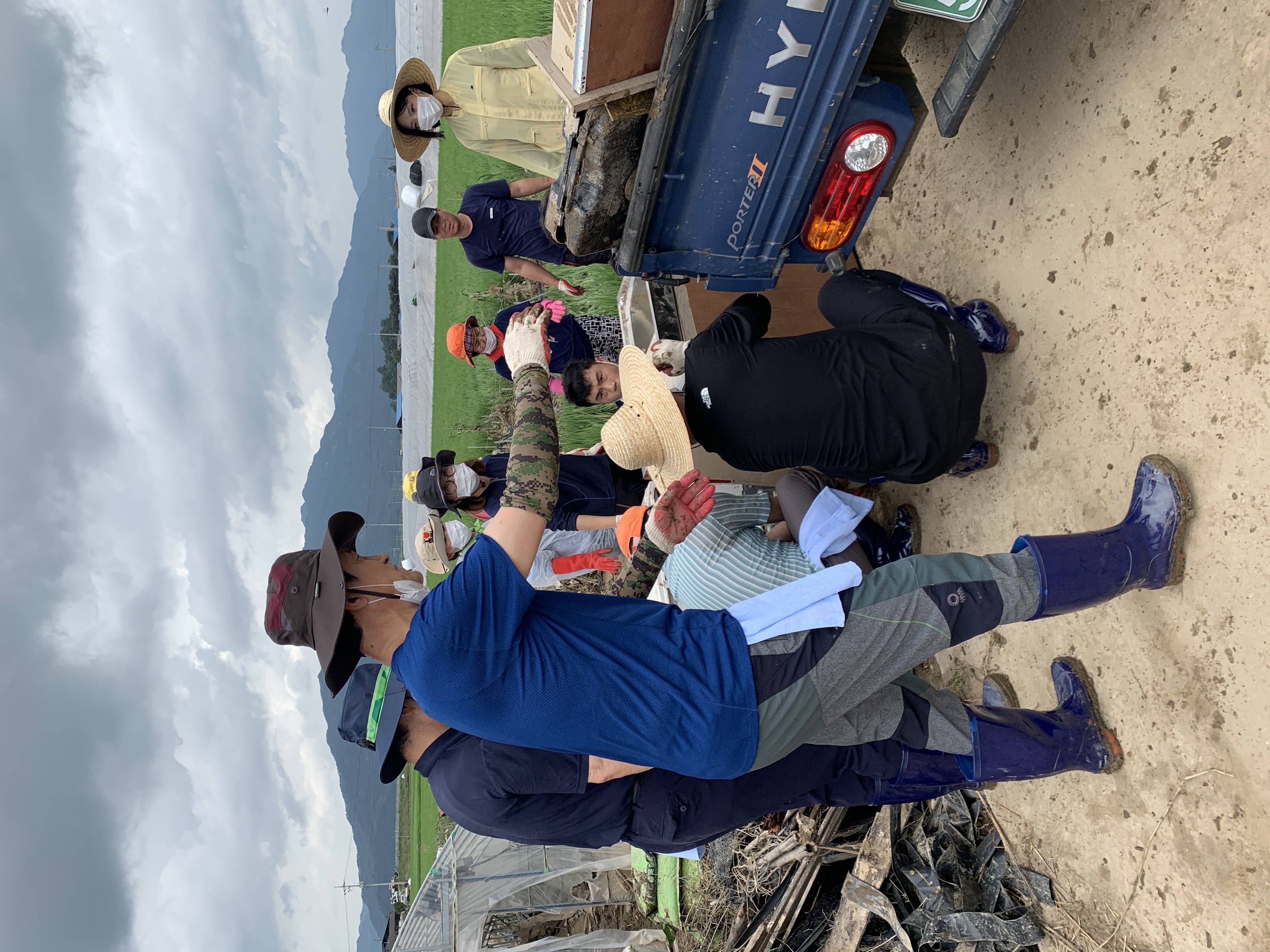 도의회 교육위, 호우피해 큰 남원지역에서 복구작업 3