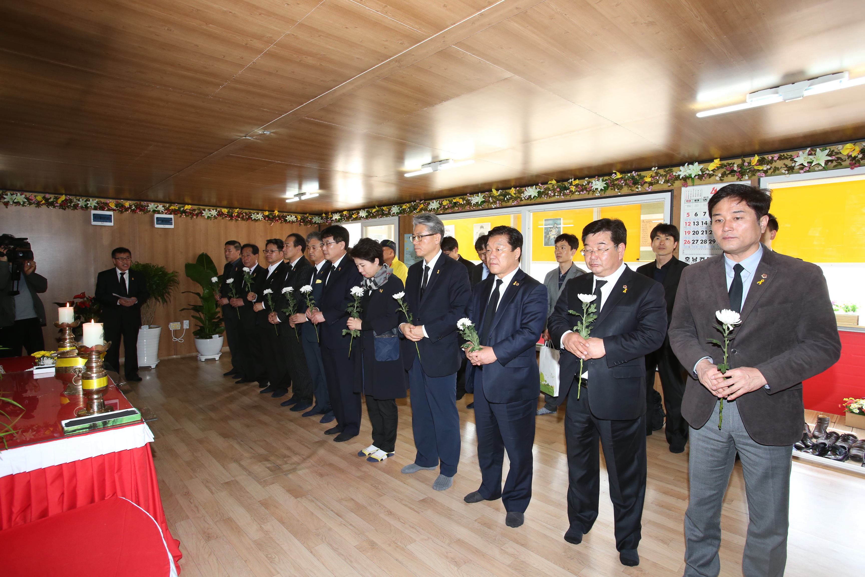 전북도의회, 세월호 참사 1주기 희생자 추모 3