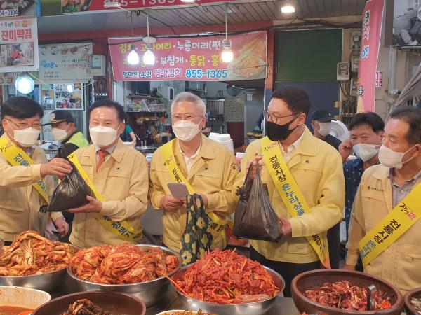 전북도의회 전통시장 장보기 및 사회복지시설 위문 2