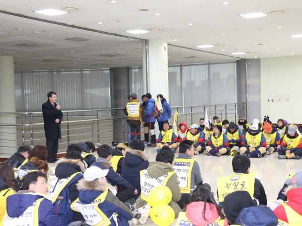 김광수 도의장, 5일‘세월호 인양 촉구 도보행진’중인 유가족 위로 2