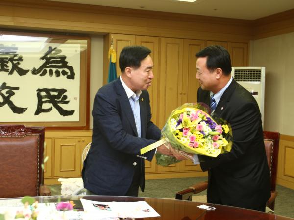 한창연 뉴욕한인회장 6일 전라북도의회 방문 3