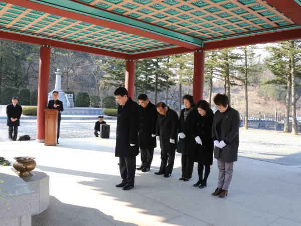 도의회, 군경묘지 참배후 2016년 의정활동 시작 2