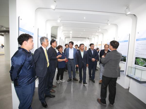 도의회 농경위,  민간육종연구단지 현장 점검! 3