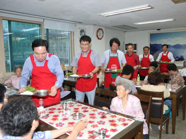 전주지역 도의원들 배식봉사 2