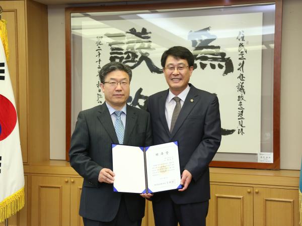 도의회, 입법고문 최민수 교수 재위촉 2