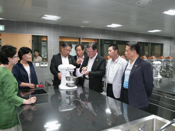 산업경제위원회 국내 최초로 문 여는 국제한식조리학교 방문 1