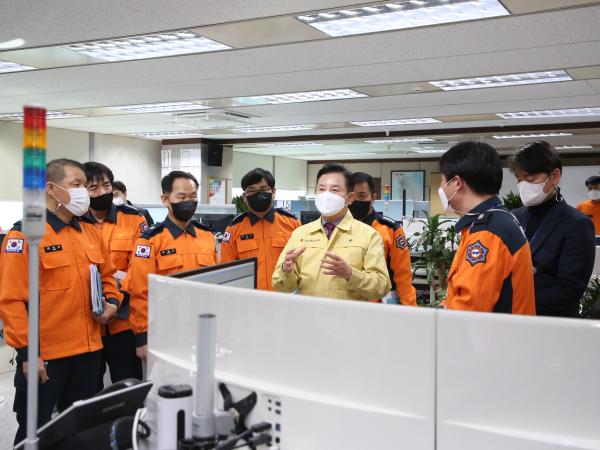 송지용 의장, 코로나 환자이송 소방공무원 위문 2