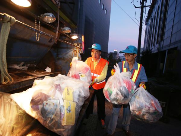 최진호 도의장 ‘1일 환경미화원’현장체험 2