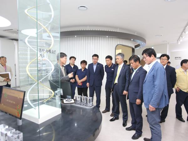 도의회 농경위,  민간육종연구단지 현장 점검! 2