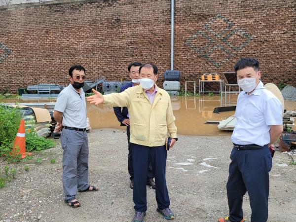 황영석 부의장, 장마철 침수피해현장 찾아 대책마련 약속 2
