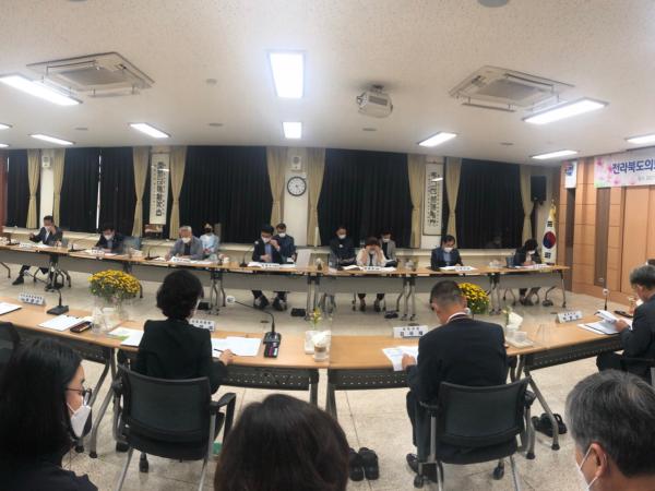 교육위원회, 부안지역 학교통폐합 추진상황 점검 나서 2