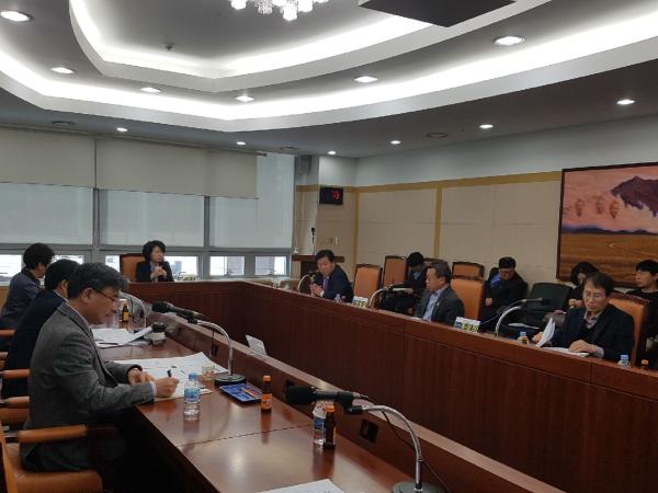 도의회 교육위, 교육부 폐지 논의 열띤 정책토론회 진행 3