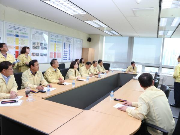 농산경위, 아프리카돼지열병 최고 수준 방역 당부 2