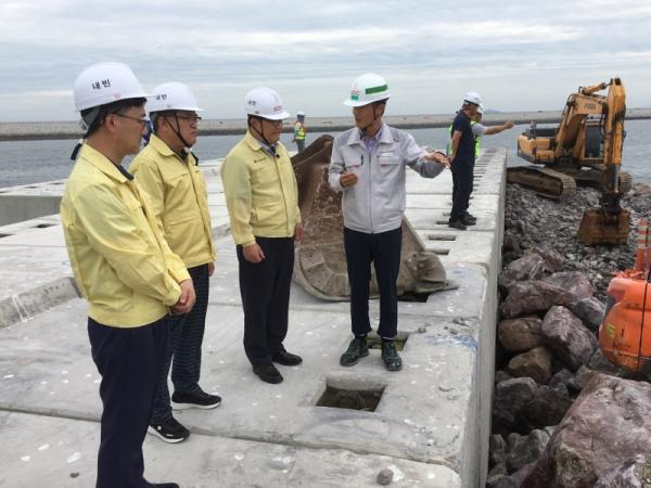 나기학의원, 비응항 태풍 피해 현장 점검, 조속한 복구 요청 2