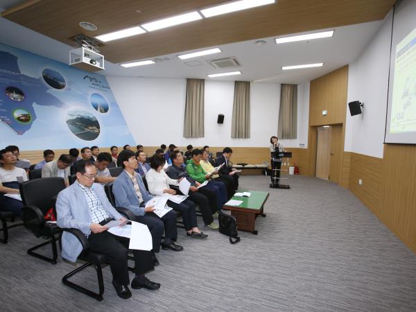 도의회 환경복지위, 새만금 수질 현장 방문 3