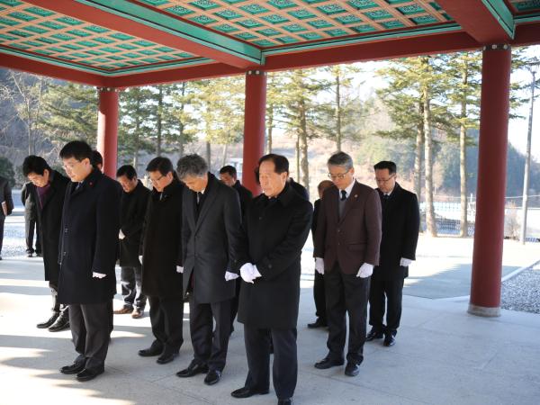 전라북도의회, 군경묘지 참배후 새해의정활동 시작 2