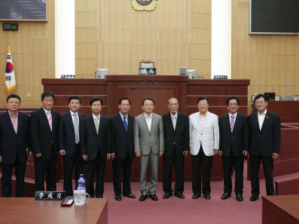 김용화 도의장, 역대 도의장 초청 간담회 2