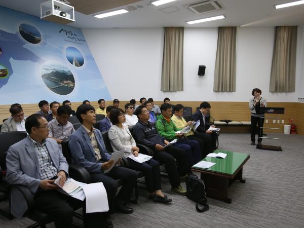 도의회 환경복지위, 새만금 수질 현장 방문 2