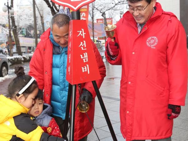 김광수 도의장의 ‘구세군 모금활동’ 2