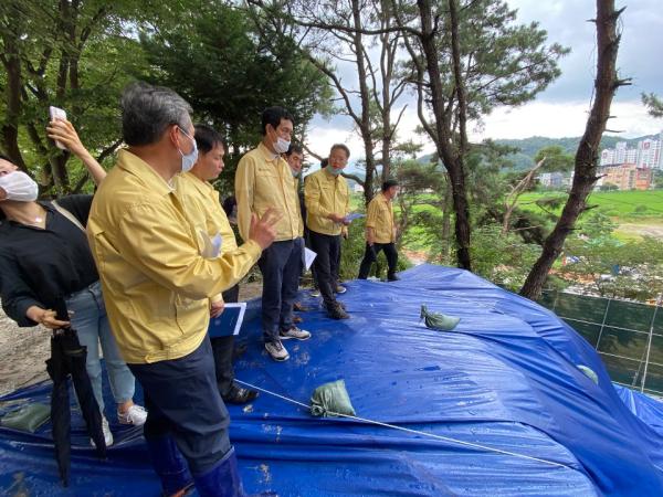도의회 교육위, 호우피해 큰 남원지역에서 복구작업 2