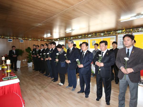 전북도의회, 세월호 참사 1주기 희생자 추모 3