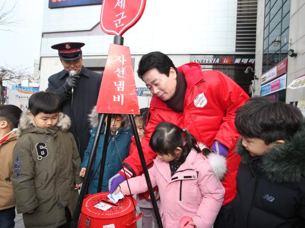 황현 도의회 의장 구세군 자선냄비 모금 활동 2